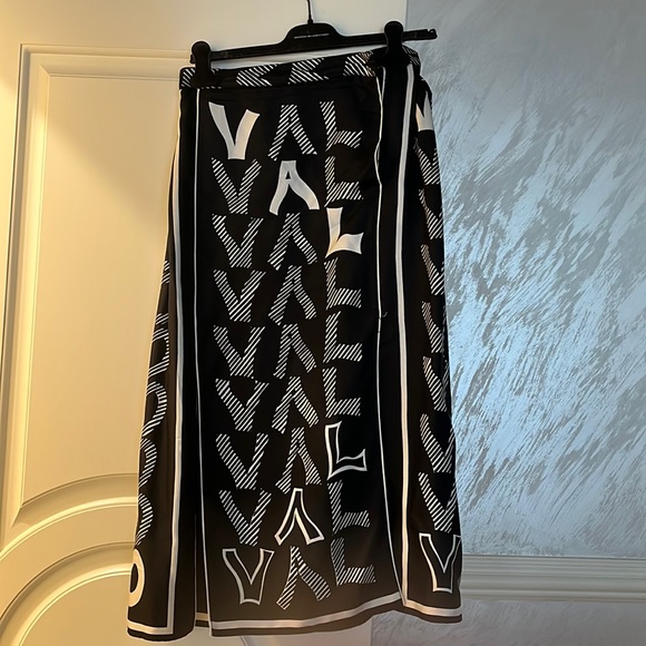 Valentino Black And White Silk Slit Midi Skirt - Picture 2 of 8